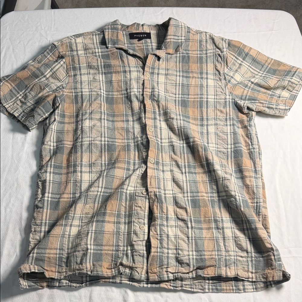 PacSun Plaid Short-Sleeve Button-Up Shirt in Beige‎ and Gray